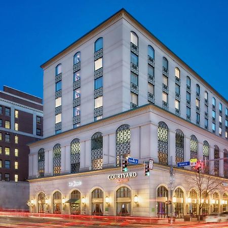 Отель Courtyard By Marriott Stamford Downtown Экстерьер фото