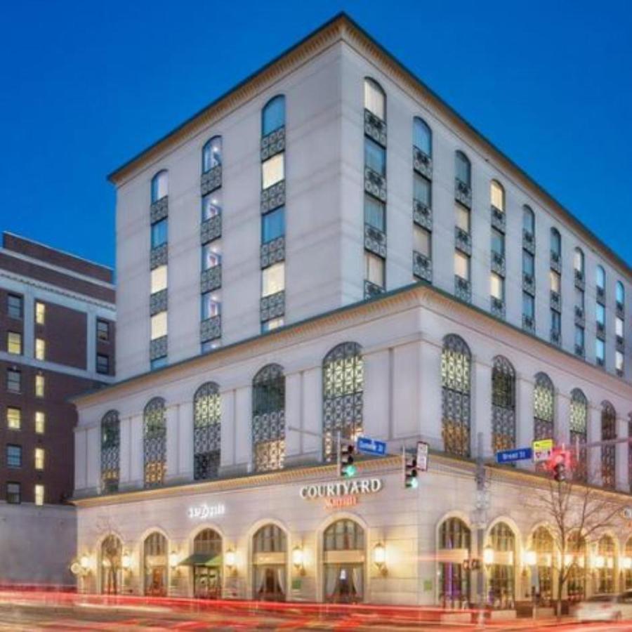 Отель Courtyard By Marriott Stamford Downtown Экстерьер фото