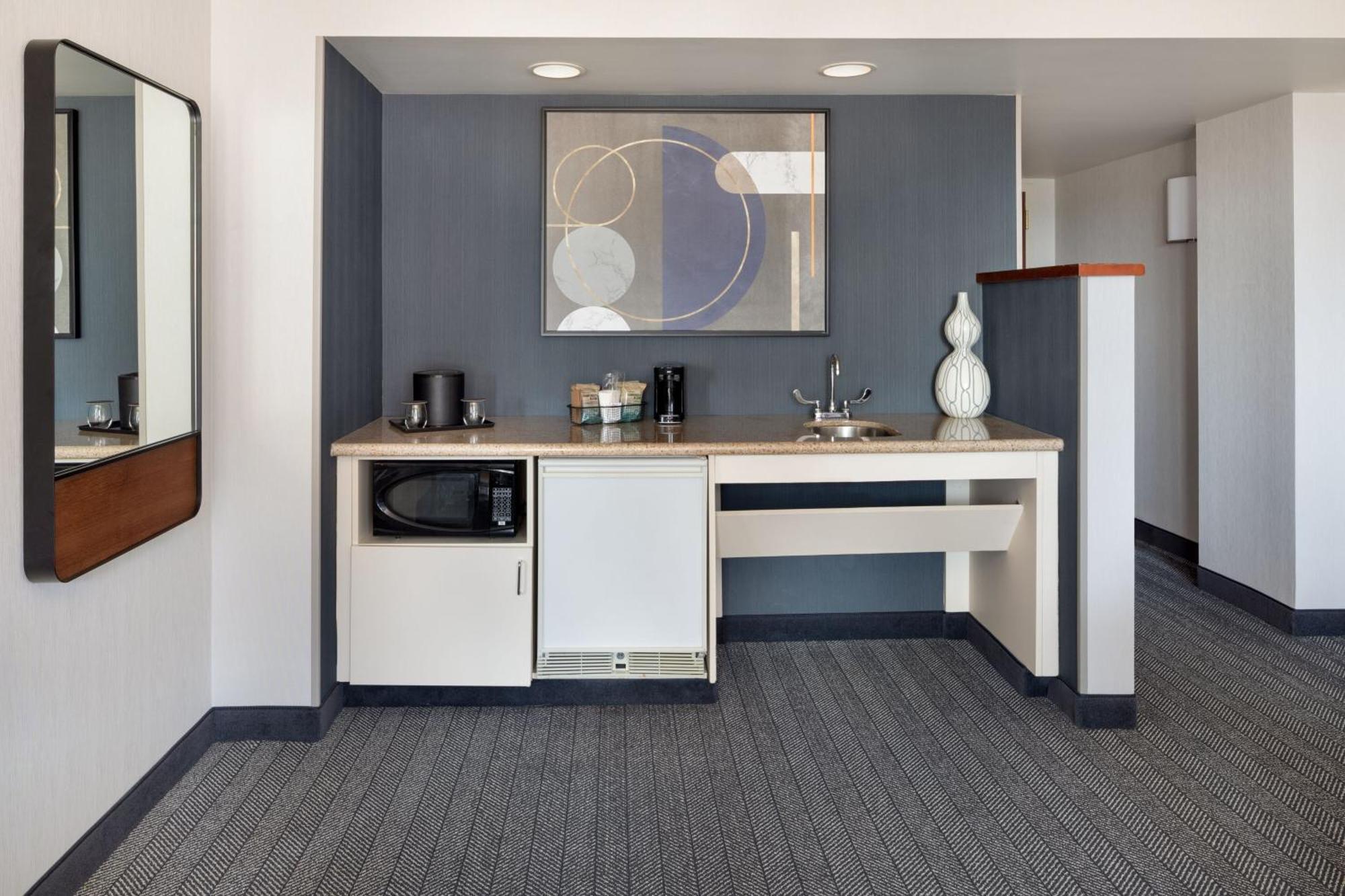 Отель Courtyard By Marriott Stamford Downtown Экстерьер фото
