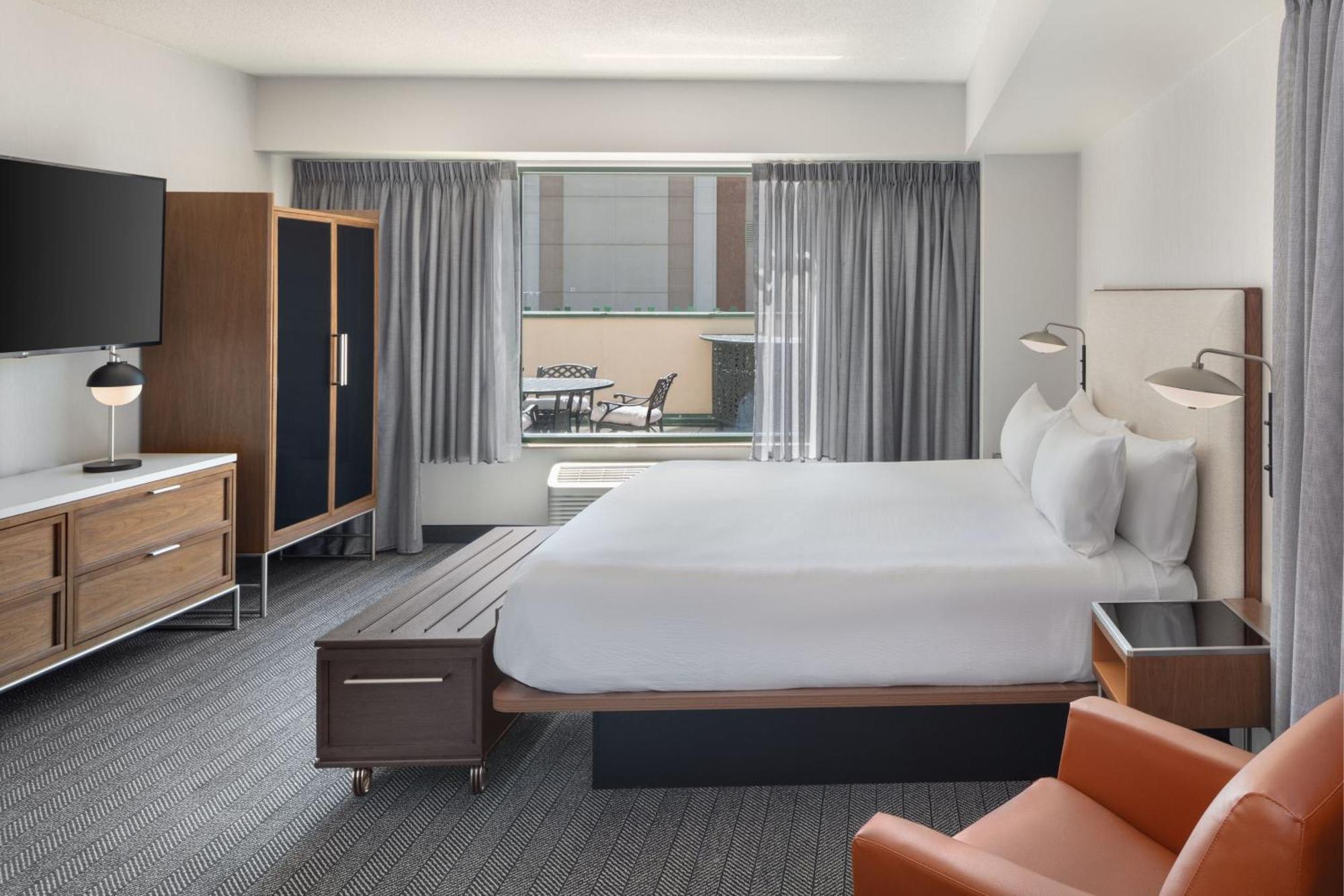 Отель Courtyard By Marriott Stamford Downtown Экстерьер фото