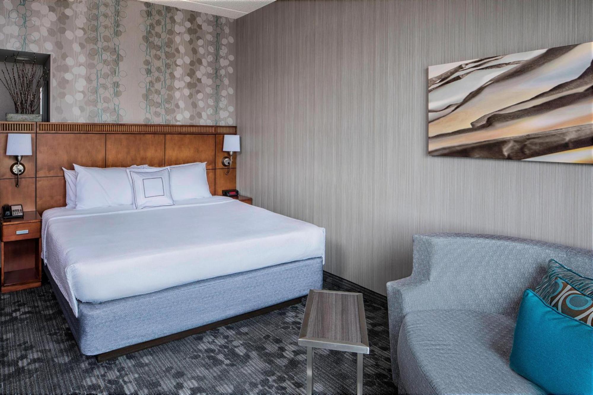 Отель Courtyard By Marriott Stamford Downtown Экстерьер фото
