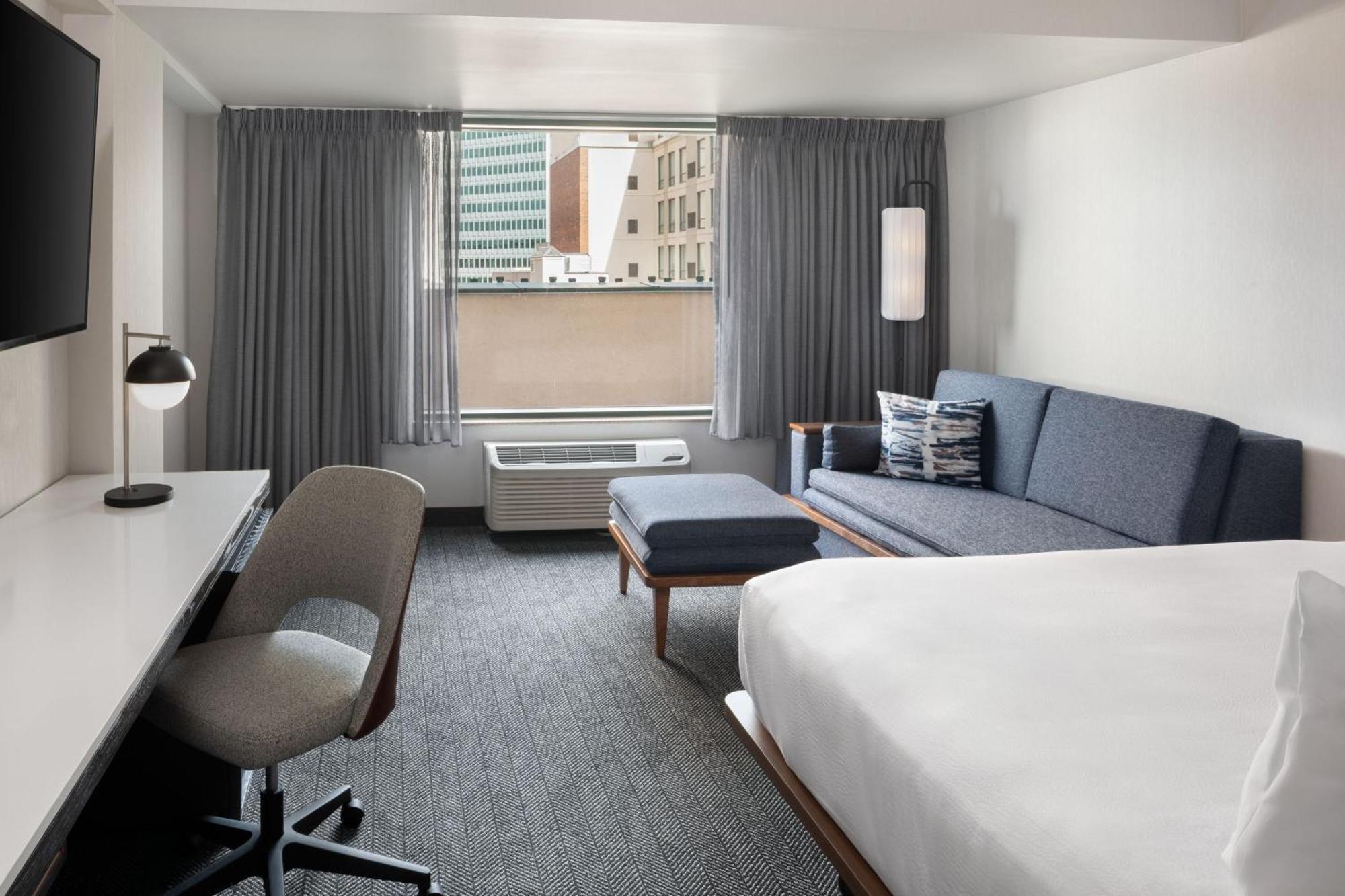 Отель Courtyard By Marriott Stamford Downtown Экстерьер фото