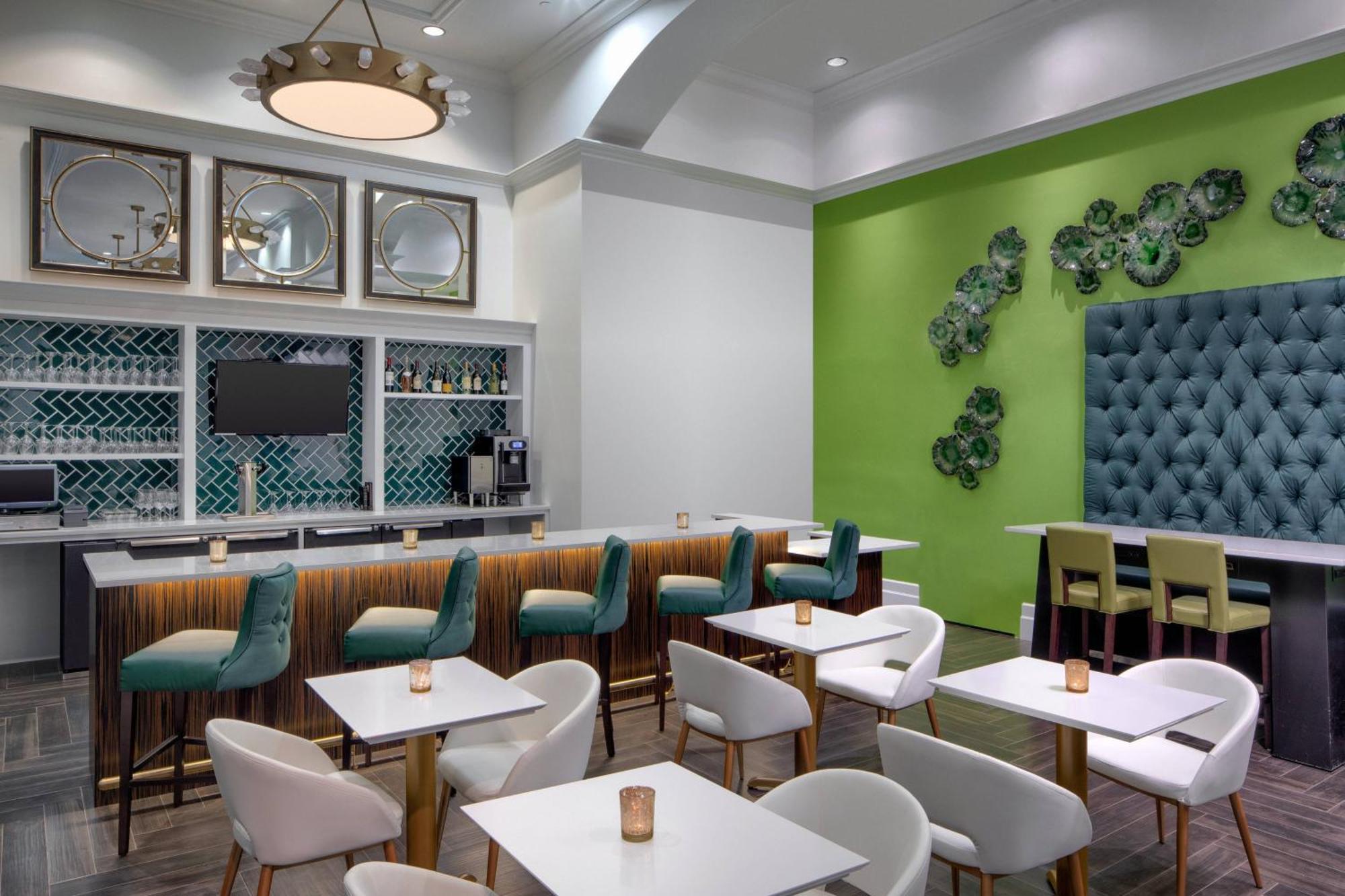 Отель Courtyard By Marriott Stamford Downtown Экстерьер фото
