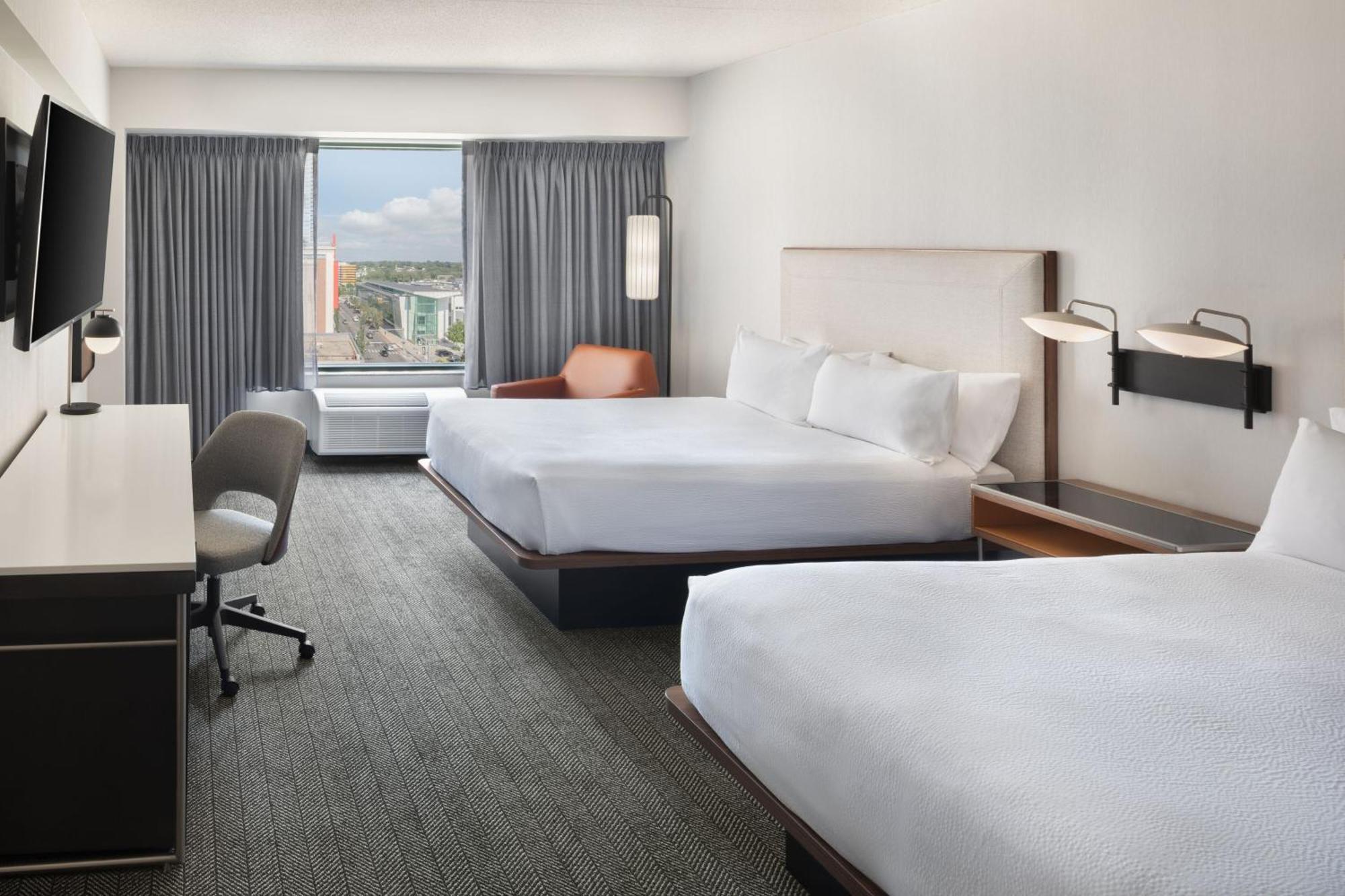 Отель Courtyard By Marriott Stamford Downtown Экстерьер фото