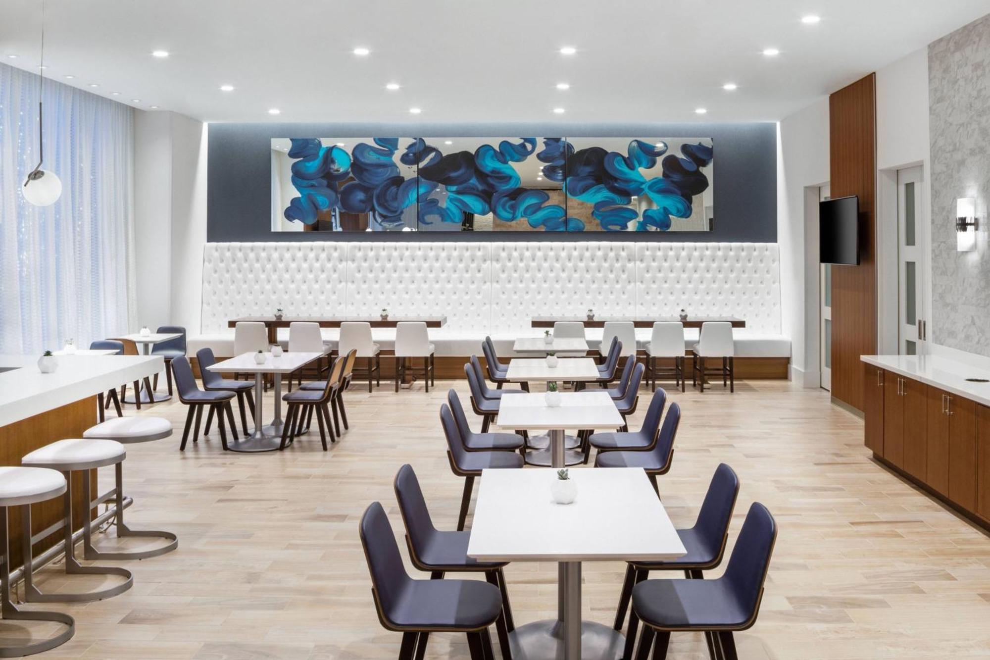 Отель Courtyard By Marriott Stamford Downtown Экстерьер фото