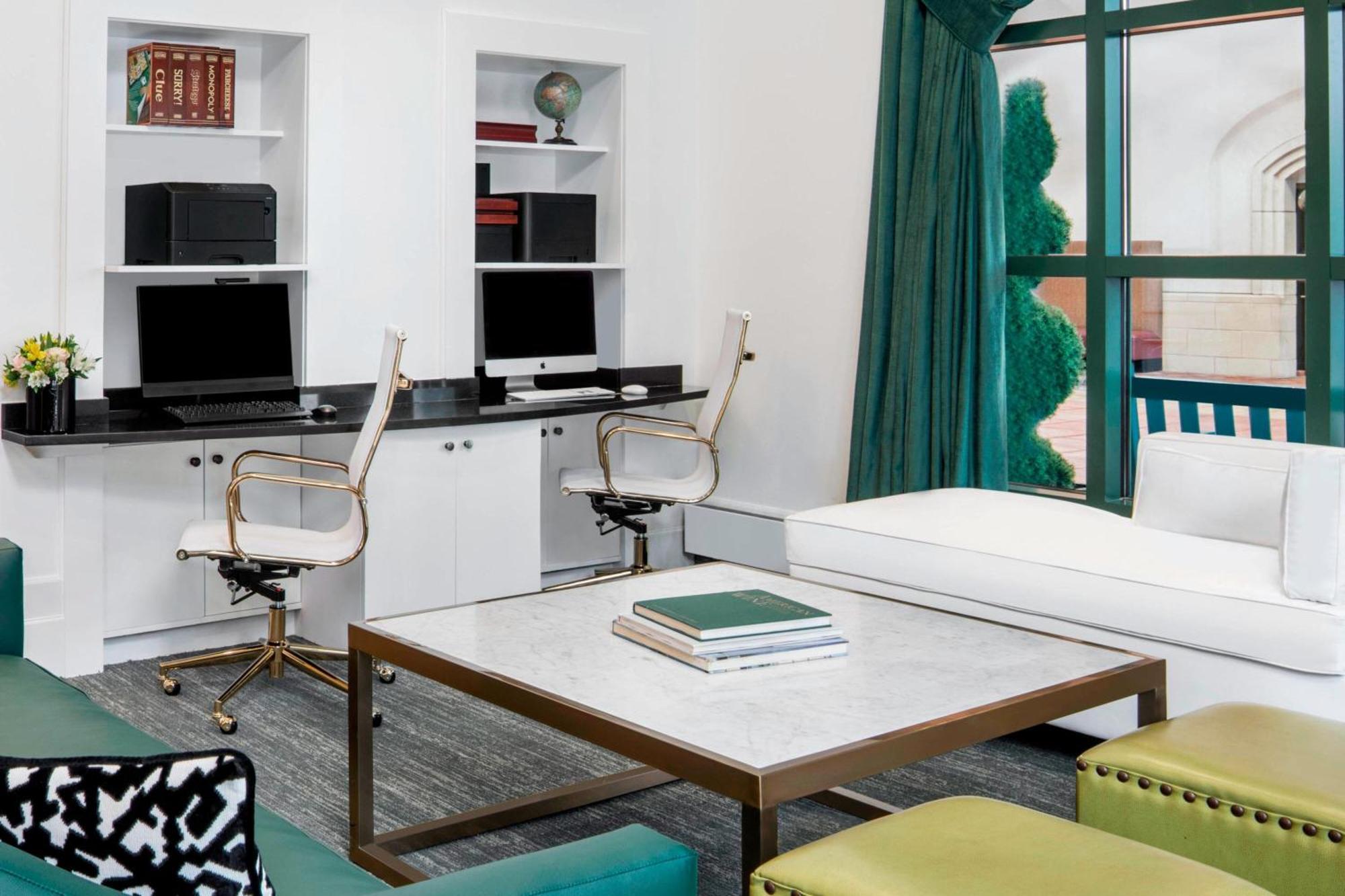 Отель Courtyard By Marriott Stamford Downtown Экстерьер фото