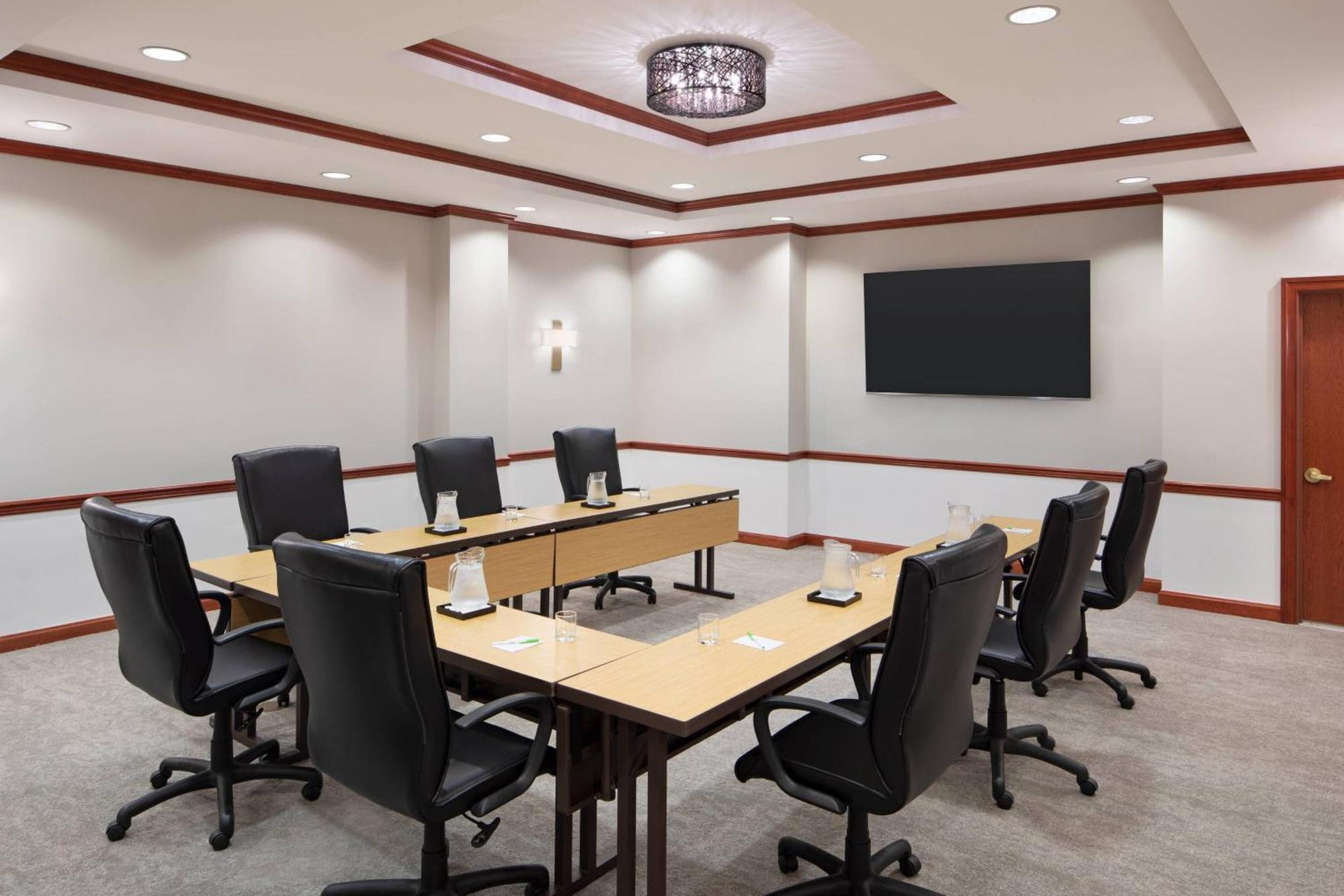 Отель Courtyard By Marriott Stamford Downtown Экстерьер фото