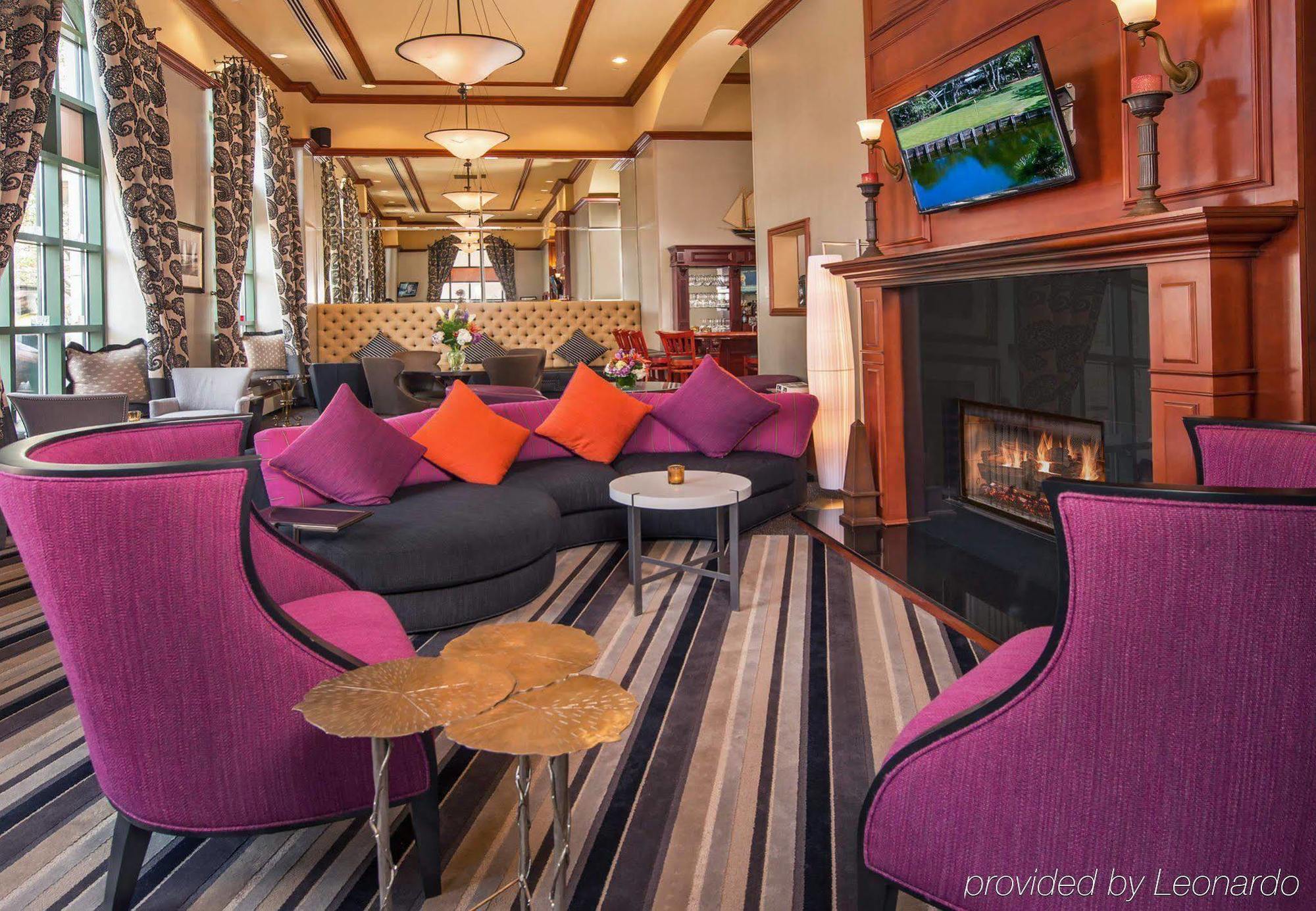 Отель Courtyard By Marriott Stamford Downtown Экстерьер фото
