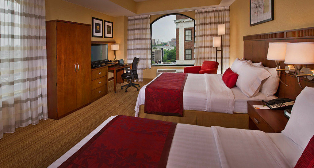 Отель Courtyard By Marriott Stamford Downtown Экстерьер фото