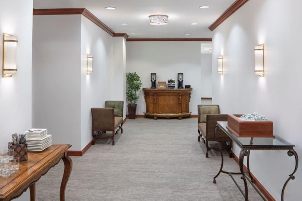 Отель Courtyard By Marriott Stamford Downtown Экстерьер фото